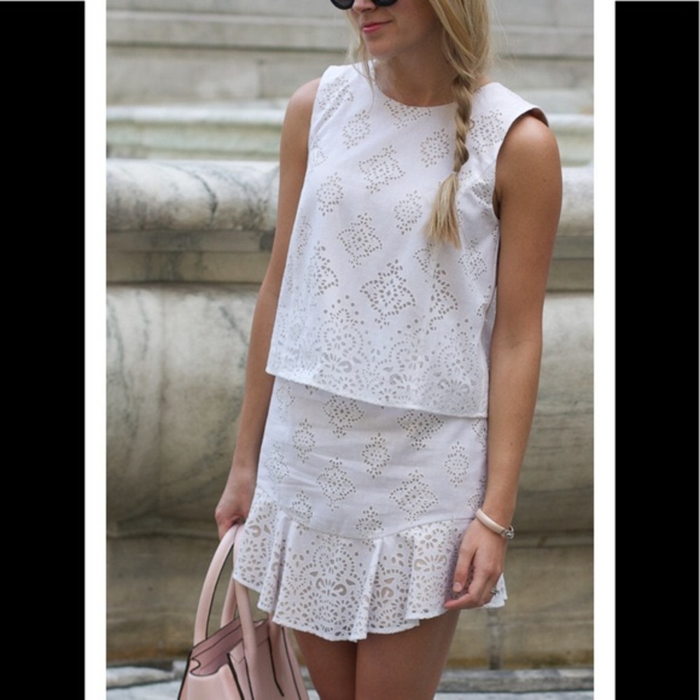 Bcbg Maxazria eyelet ruffle mock crop cream size 6